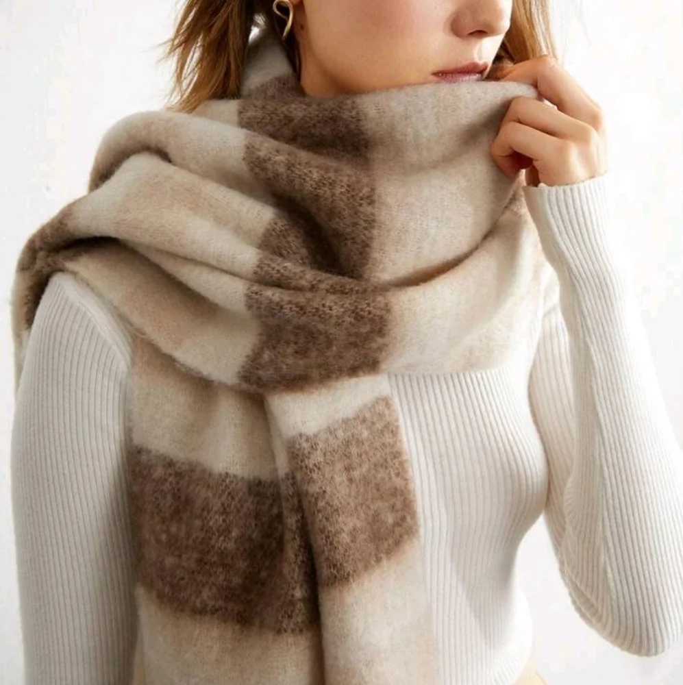 SHEIN Fringe Knit Scarf